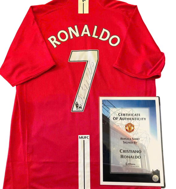 Áo đấu Manchester United có chữ ký của Cristiano Ronaldo mùa giải 2007/2008