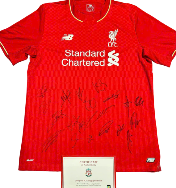 Áo đấu Liverpool mùa giải 2015-16 - Chữ ký toàn đội