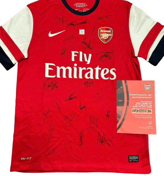 Áo đấu Arsenal mùa giải 2012-13 có chữ ký
