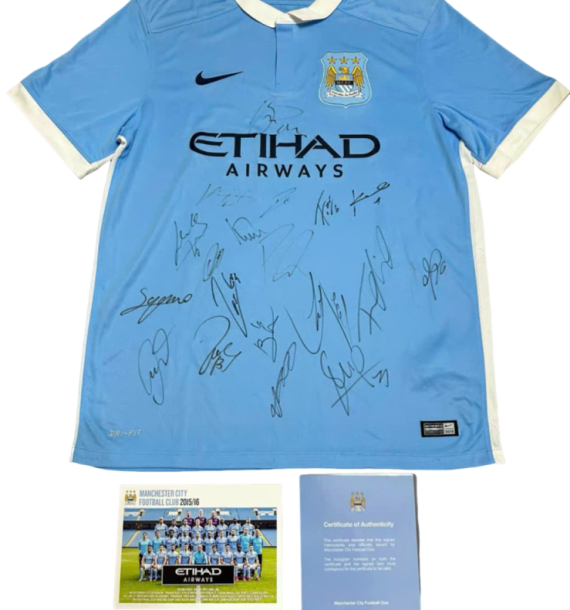 Vật phẩm quý hiếm và có giá trị: Áo đấu Manchester City mùa giải 2015-16 có chữ ký của toàn đội