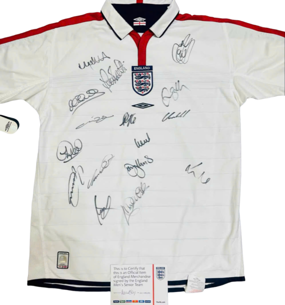 Áo đấu của đội tuyển Anh tại Euro 2004 có chữ ký