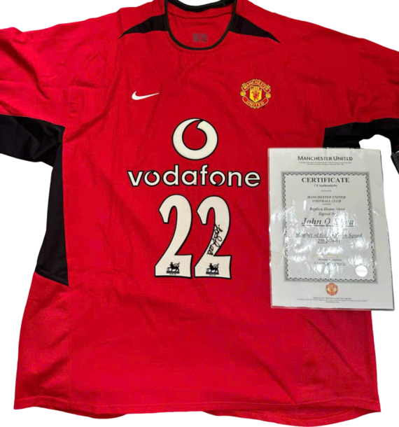 Áo đấu Manchester United có chữ ký của O'Shea mùa giải 2002-2003