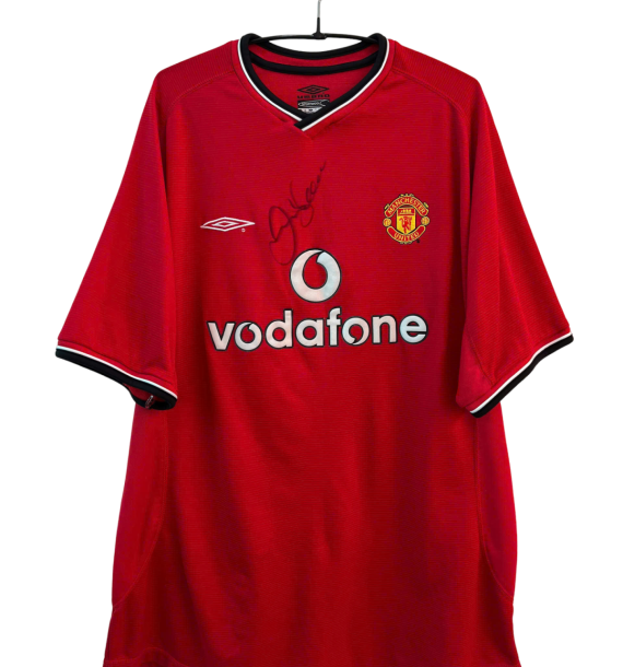 Áo đấu Manchester United 2001/2002 có chữ ký của Sir David Beckham 