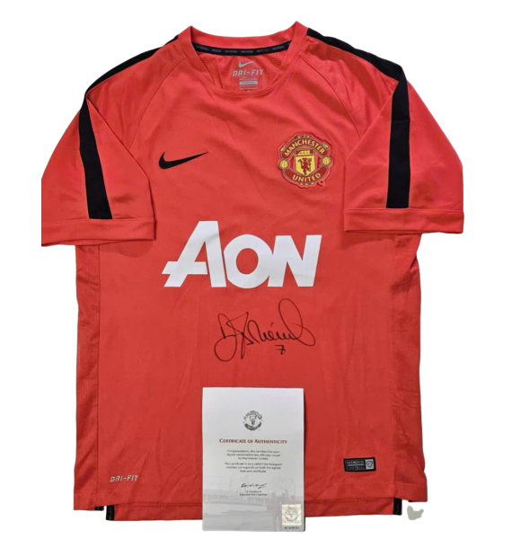 Áo đấu có chữ ký của Di Maria tại Manchester United.