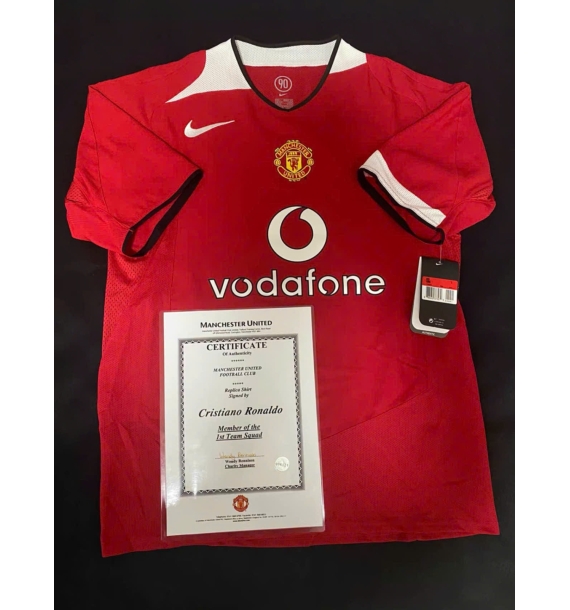 Áo đấu Manchester United mùa giải 2004/2006 có chữ ký của Cristiano Ronaldo