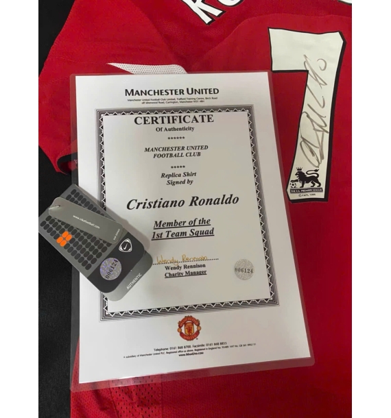 Áo đấu Manchester United mùa giải 2004/2006 có chữ ký của Cristiano Ronaldo