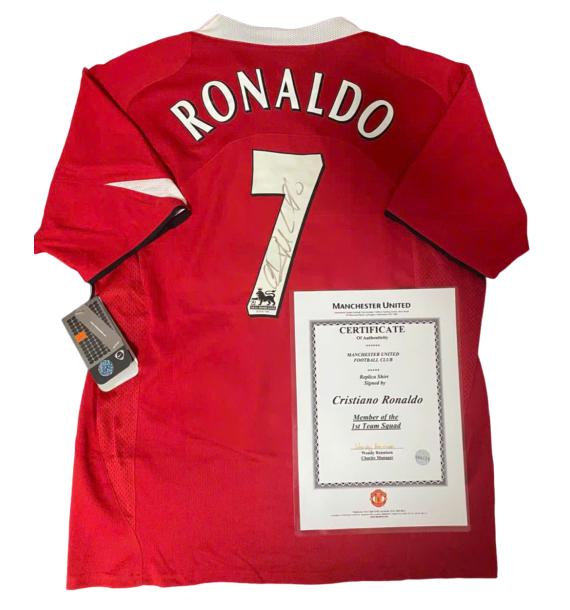 Áo đấu Manchester United mùa giải 2004/2006 có chữ ký của Cristiano Ronaldo
