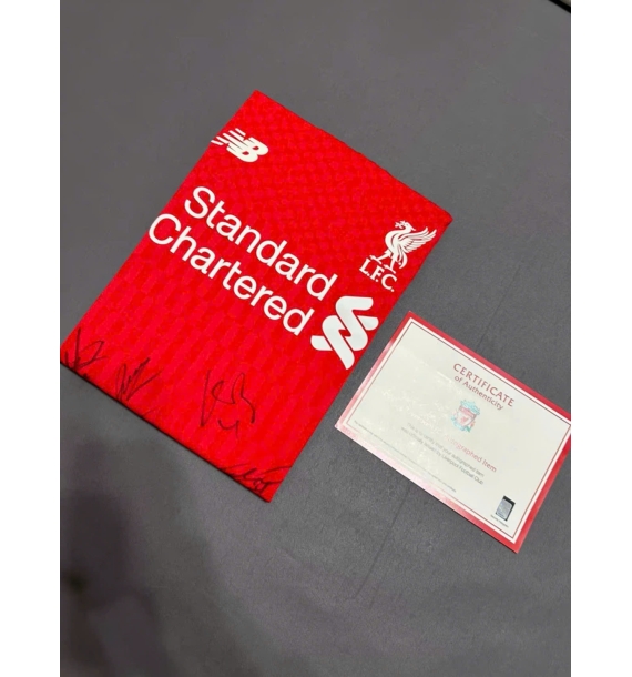 Áo đấu Liverpool mùa giải 2015-16 - Chữ ký toàn đội