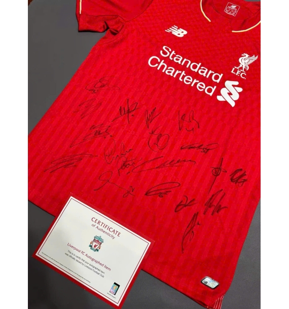 Áo đấu Liverpool mùa giải 2015-16 - Chữ ký toàn đội