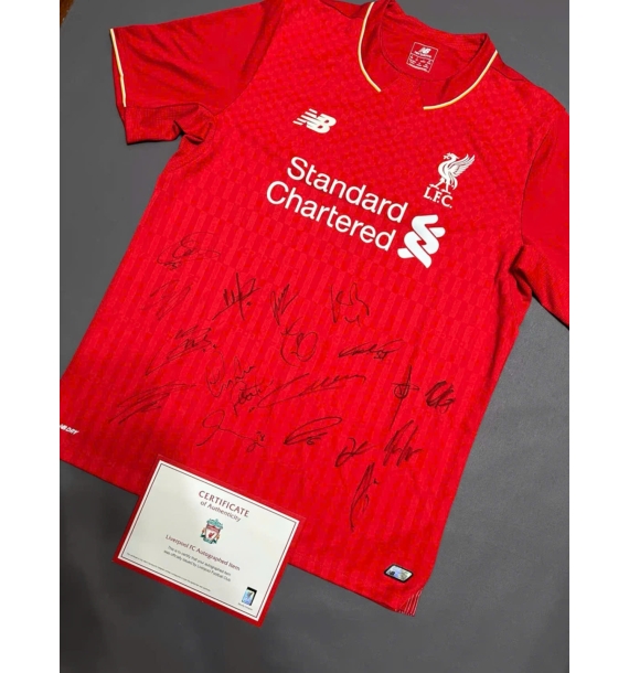 Áo đấu Liverpool mùa giải 2015-16 - Chữ ký toàn đội