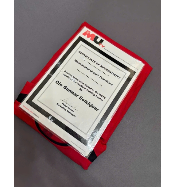 Áo đấu Manchester United mùa giải 2002-2003 có chữ ký của Solskjaer