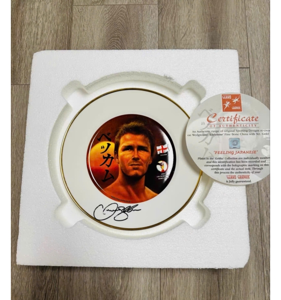 Đĩa sứ có chữ ký của David Beckham
