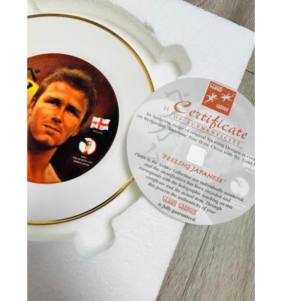 Đĩa sứ có chữ ký của David Beckham