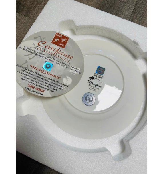 Đĩa sứ có chữ ký của David Beckham