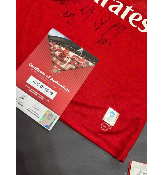 Áo đấu Arsenal mùa giải 2018-19 có chữ ký