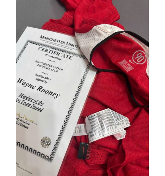 Áo đấu Manchester United năm 2004 có chữ ký của Wayne Rooney