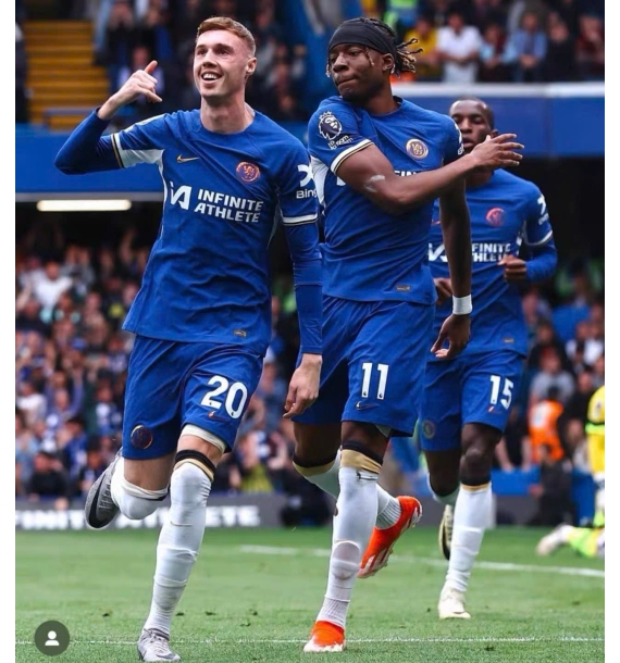 Áo đấu Chelsea mùa giải 2023-2024 có chữ ký của toàn đội