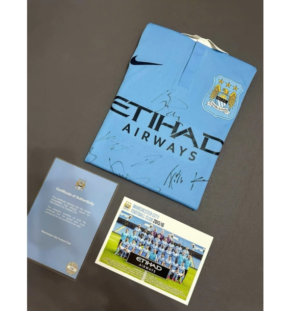 Vật phẩm quý hiếm và có giá trị: Áo đấu Manchester City mùa giải 2015-16 có chữ ký của toàn đội