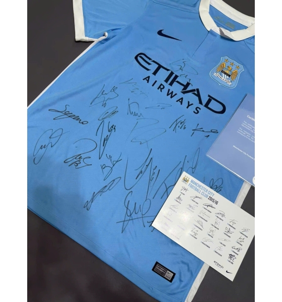 Vật phẩm quý hiếm và có giá trị: Áo đấu Manchester City mùa giải 2015-16 có chữ ký của toàn đội