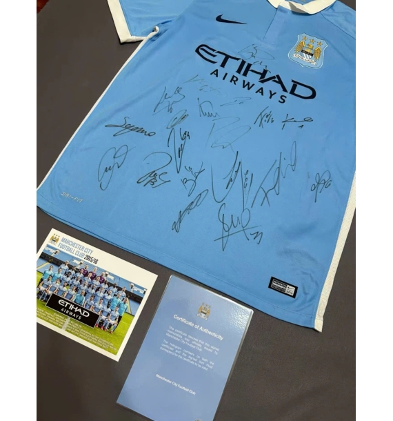Vật phẩm quý hiếm và có giá trị: Áo đấu Manchester City mùa giải 2015-16 có chữ ký của toàn đội