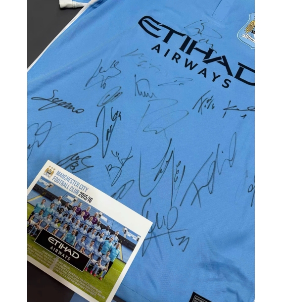 Vật phẩm quý hiếm và có giá trị: Áo đấu Manchester City mùa giải 2015-16 có chữ ký của toàn đội