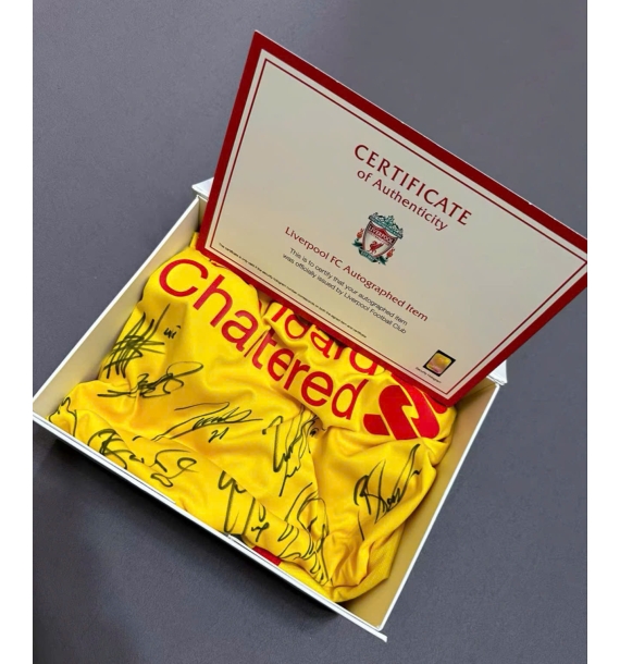 Áo đấu Liverpool mùa giải 2014-2015 có chữ ký của toàn đội