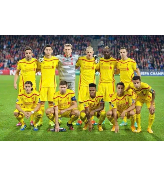 Áo đấu Liverpool mùa giải 2014-2015 có chữ ký của toàn đội