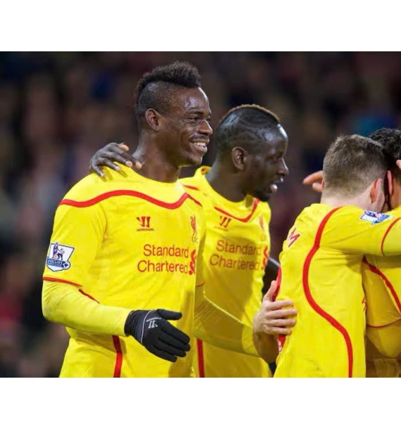 Áo đấu Liverpool mùa giải 2014-2015 có chữ ký của toàn đội