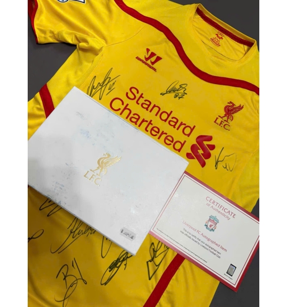 Áo đấu Liverpool mùa giải 2014-2015 có chữ ký của toàn đội