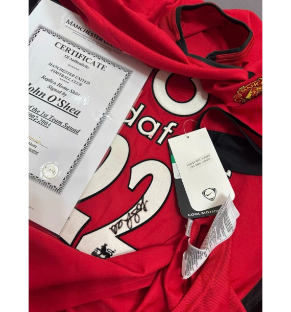 Áo đấu Manchester United có chữ ký của O'Shea mùa giải 2002-2003