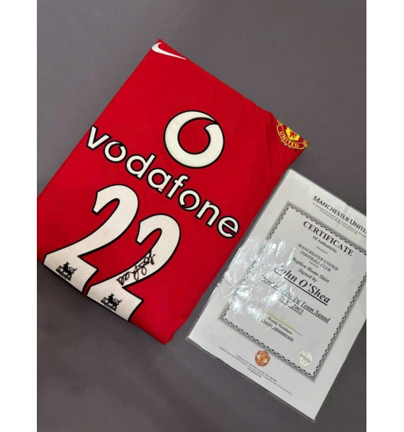 Áo đấu Manchester United có chữ ký của O'Shea mùa giải 2002-2003