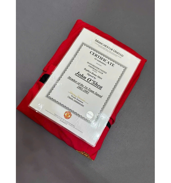 Áo đấu Manchester United có chữ ký của O'Shea mùa giải 2002-2003