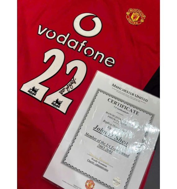 Áo đấu Manchester United có chữ ký của O'Shea mùa giải 2002-2003
