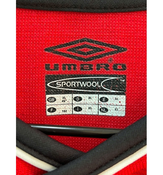 Áo đấu Manchester United 2001/2002 có chữ ký của Sir David Beckham 